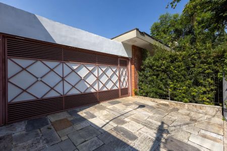 Casa à venda com 321m², 3 quartos e 2 vagasFachada