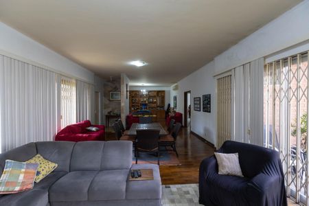 Casa à venda com 321m², 3 quartos e 2 vagasSala de Estar