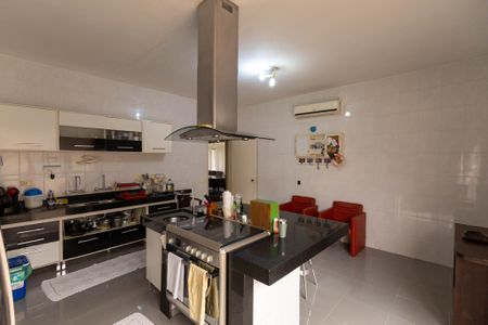 Casa à venda com 321m², 3 quartos e 2 vagasCozinha