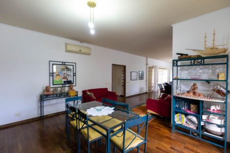 Casa à venda com 321m², 3 quartos e 2 vagasSala de Reunião