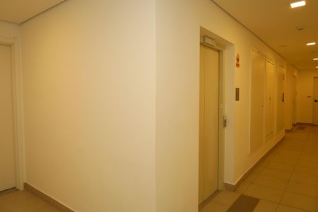 Apartamento para alugar com 32m², 2 quartos e sem vagaÁrea comum - Saguão do andar