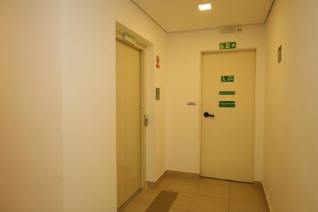 Apartamento para alugar com 32m², 2 quartos e sem vagaÁrea comum - Saguão do andar