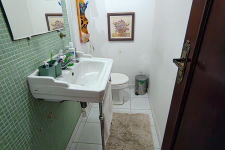 Casa de condomínio à venda com 259m², 4 quartos e 1 vagaLavabo