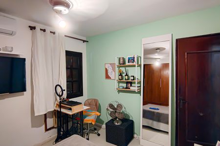 Casa de condomínio à venda com 259m², 4 quartos e 1 vagaSuíte 2