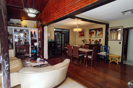 Casa de condomínio à venda com 259m², 4 quartos e 1 vagaSala