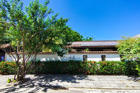 Casa de condomínio à venda com 259m², 4 quartos e 1 vagaFachada