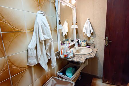 Casa de condomínio à venda com 259m², 4 quartos e 1 vagaBanheiro da Suíte 2