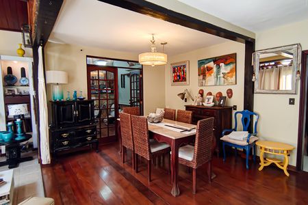 Casa de condomínio à venda com 259m², 4 quartos e 1 vagaSala