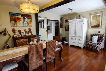 Casa de condomínio à venda com 259m², 4 quartos e 1 vagaSala