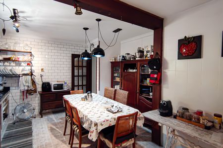 Casa de condomínio à venda com 259m², 4 quartos e 1 vagaCozinha