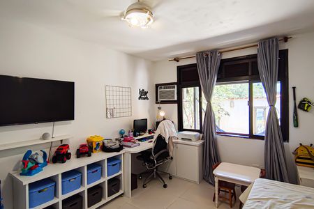 Casa de condomínio à venda com 259m², 4 quartos e 1 vagaQuarto 2