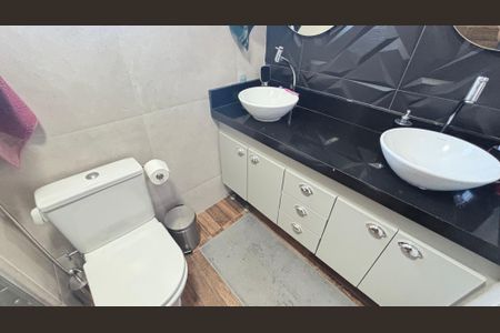 Apartamento à venda com 125m², 3 quartos e 2 vagasBanheiro da Suíte 1