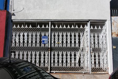 Casa para alugar com 90m², 2 quartos e 2 vagasFachada