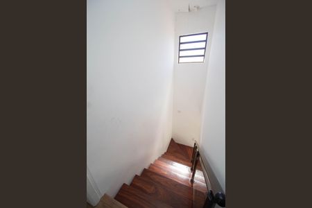 Casa à venda com 271m², 3 quartos e 6 vagasEscada