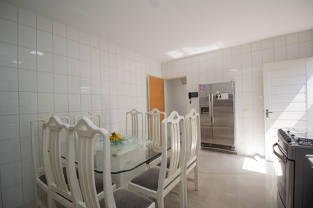 Casa à venda com 271m², 3 quartos e 6 vagasCozinha