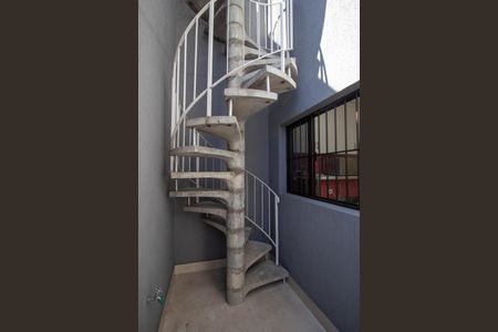 Casa à venda com 271m², 3 quartos e 6 vagasEscada