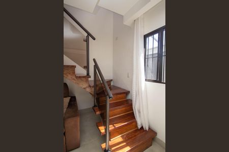 Casa à venda com 271m², 3 quartos e 6 vagasEscada