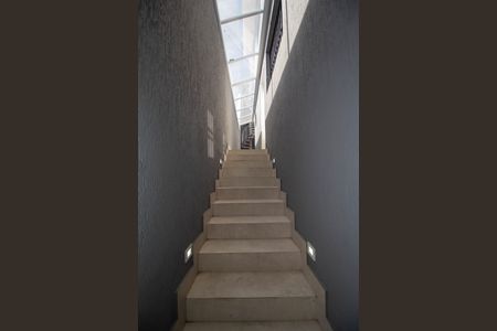 Casa à venda com 271m², 3 quartos e 6 vagasEscada