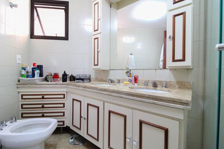 Apartamento à venda com 122m², 3 quartos e 2 vagasBanheiro da Suíte