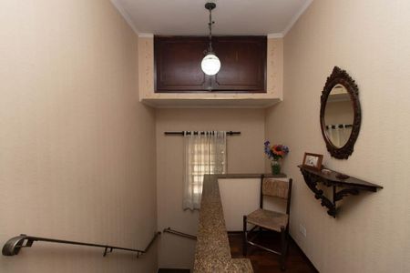 Casa para alugar com 220m², 3 quartos e 2 vagas Casa para alugar com 220m², 3 quartos e 2 vagasEscada