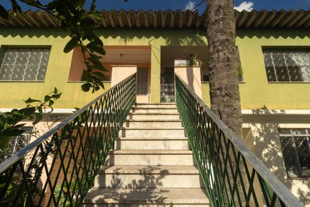 Apartamento para alugar com 70m², 2 quartos e 1 vaga Apartamento para alugar com 70m², 2 quartos e 1 vagaEscada