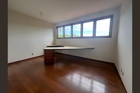 Casa de condomínio para alugar com 600m², 4 quartos e 8 vagasEscritório