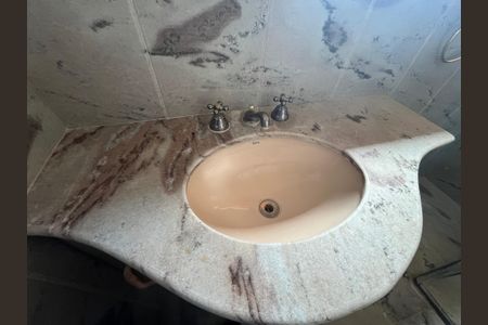 Casa de condomínio para alugar com 600m², 4 quartos e 8 vagasQuarto 1 Banheiro