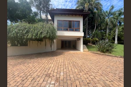 Casa de condomínio para alugar com 600m², 4 quartos e 8 vagasQuintal