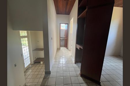 Casa de condomínio para alugar com 600m², 4 quartos e 8 vagasCorredor