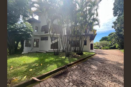 Casa de condomínio para alugar com 600m², 4 quartos e 8 vagasQuintal