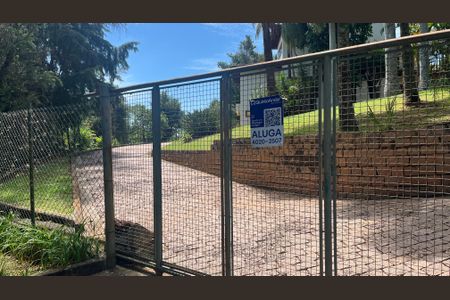 Casa de condomínio para alugar com 600m², 4 quartos e 8 vagasFachada + Placa