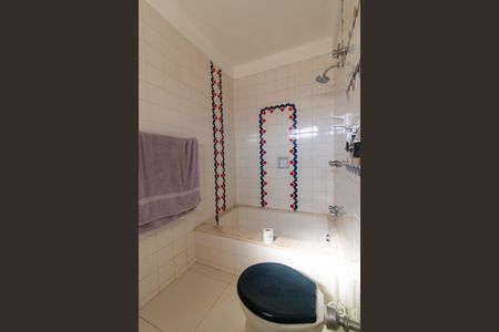 Casa à venda com 380m², 5 quartos e 4 vagasBanheiro da Suíte 3