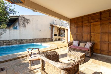 Casa à venda com 380m², 5 quartos e 4 vagasPiscina