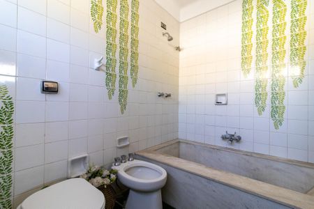 Casa à venda com 380m², 5 quartos e 4 vagasBanheiro da Suíte 1