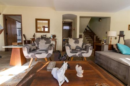 Casa à venda com 380m², 5 quartos e 4 vagasSala