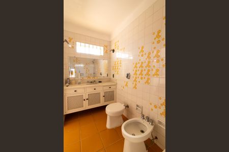 Casa à venda com 380m², 5 quartos e 4 vagasBanheiro da Suíte 2