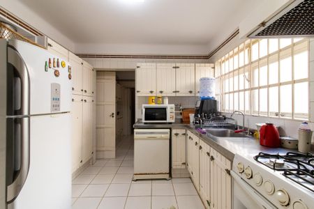 Casa à venda com 380m², 5 quartos e 4 vagasCozinha