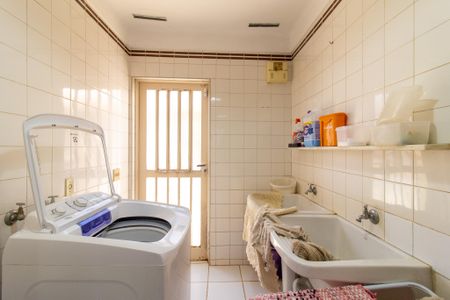 Casa à venda com 380m², 5 quartos e 4 vagasÁrea de Serviço