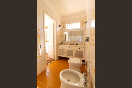 Casa à venda com 380m², 5 quartos e 4 vagasBanheiro da Suíte 2