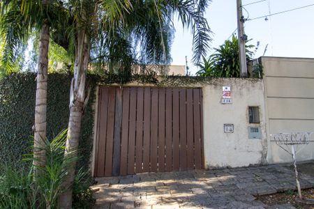 Casa à venda com 380m², 5 quartos e 4 vagasFachada 