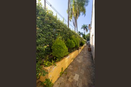 Casa à venda com 380m², 5 quartos e 4 vagasCorredor externo