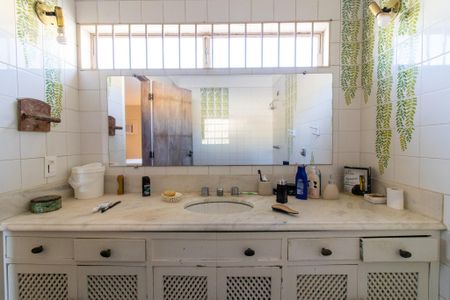 Casa à venda com 380m², 5 quartos e 4 vagasBanheiro da Suíte 1