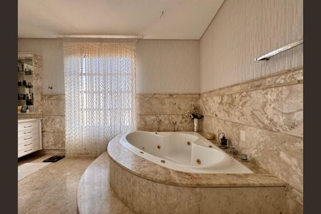 Apartamento para alugar com 492m², 6 quartos e 4 vagasBanheiro suíte master 