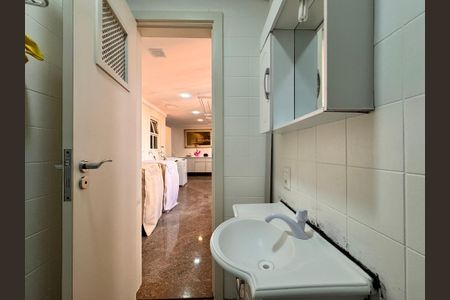 Apartamento para alugar com 492m², 6 quartos e 4 vagasBanheiro de serviço