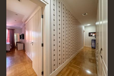 Apartamento para alugar com 492m², 6 quartos e 4 vagasCorredor acesso às suítes