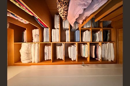 Apartamento para alugar com 492m², 6 quartos e 4 vagasRoupeiro