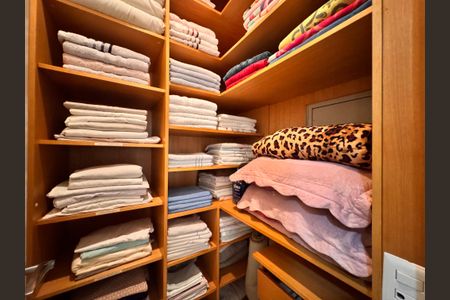 Apartamento para alugar com 492m², 6 quartos e 4 vagasRoupeiro