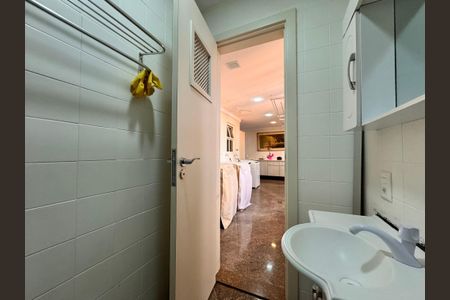 Apartamento para alugar com 492m², 6 quartos e 4 vagasBanheiro de serviço