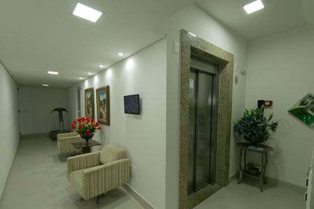 Apartamento à venda com 146m², 3 quartos e 2 vagas Apartamento à venda com 146m², 3 quartos e 2 vagasÁrea comum - Hall de Entrada