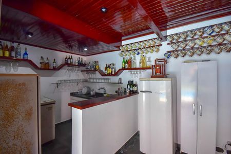 Casa à venda com 600m², 4 quartos e 10 vagas Casa à venda com 600m², 4 quartos e 10 vagasEspaço Bar